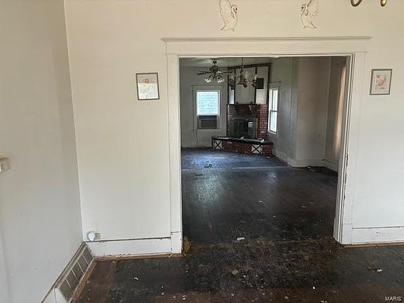 3rd image of 635 E Penning Ave