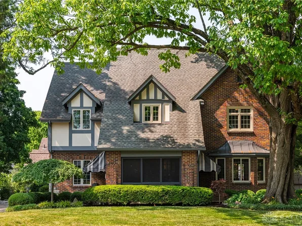 239 Spirea Dr, Oakwood, OH 45419