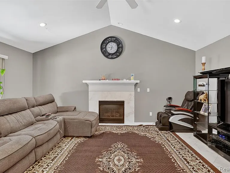 2825 Long Meadow Ln — Photo 11