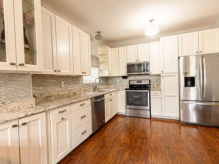 1422 Crimson Way — Photo 4