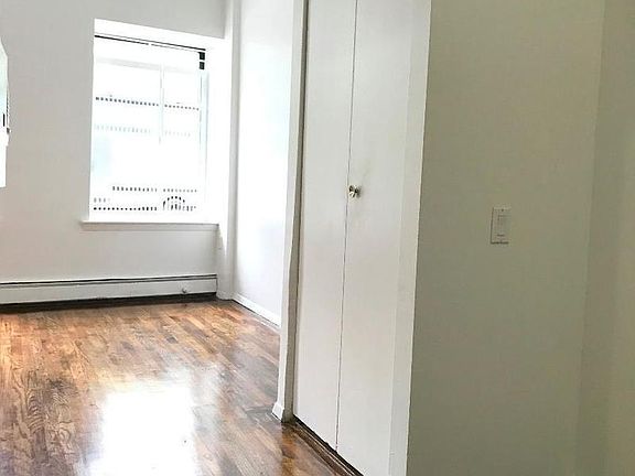 3rd image of 610 Saint Nicholas Ave APT 1B