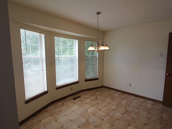 4th image of 1312 NW Village Dr
