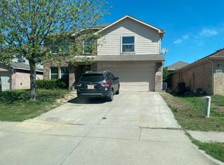 2052 Limestone Dr, Grand Prairie, TX 75052