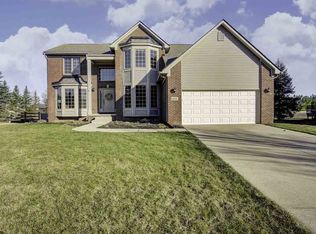 606 Ridge Point Dr, Dundee, MI 48131