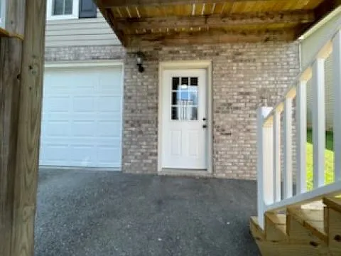 1026 Nottingham Dr — Photo 2