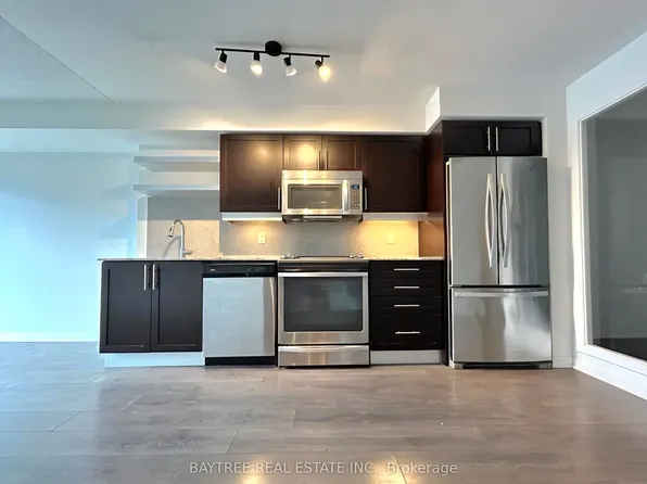400 Adelaide St E, Toronto, ON