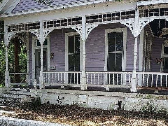 4th image of 855 Church St