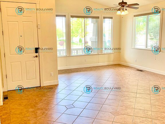 3rd image of 6963 Poco Bueno Cir