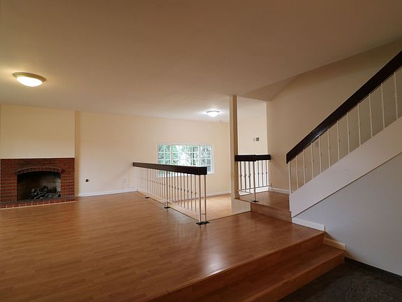 3rd image of 9939 Glade Ave