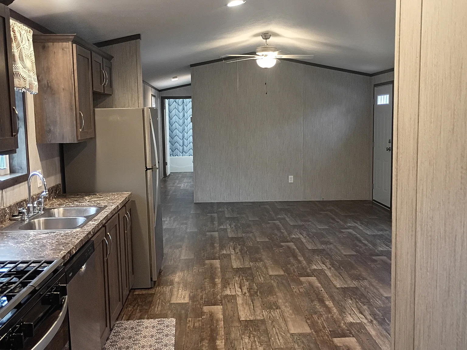 3 bed, 1056 sqft, $1,395 — Photo 3