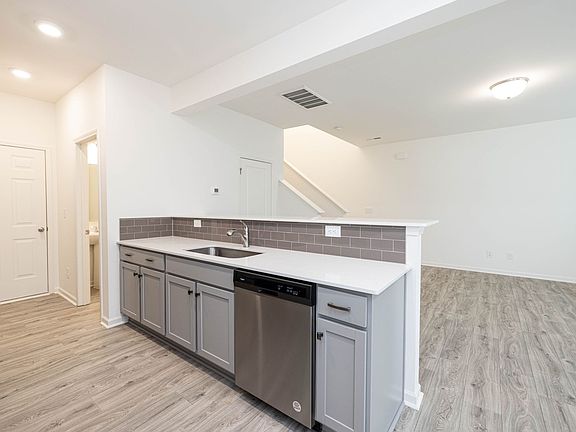 4th image of 119 Luna Ln