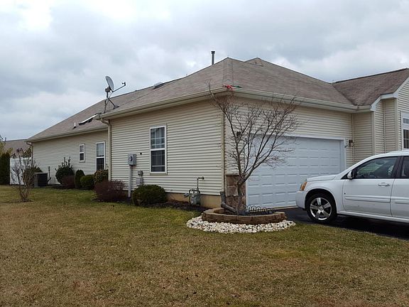 2nd image of 8 Tuscana Ct
