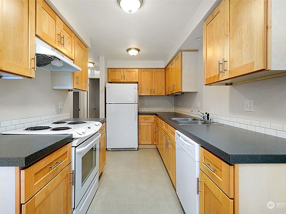 5th image of 4410 NW Wedgewood Lane #1-4