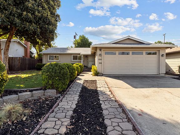 2nd image of 2233 Zinfandel Dr