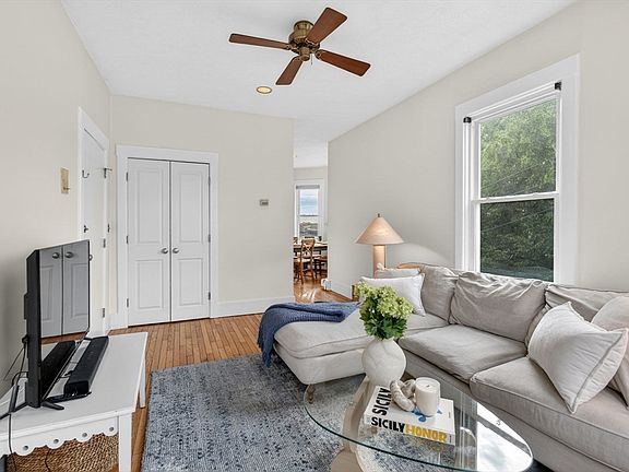 3rd image of 118 High St #9