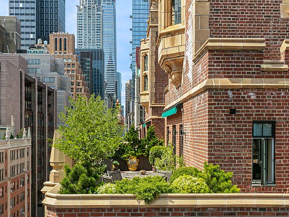 5th image of 333 E 43rd St #Penthouse 14