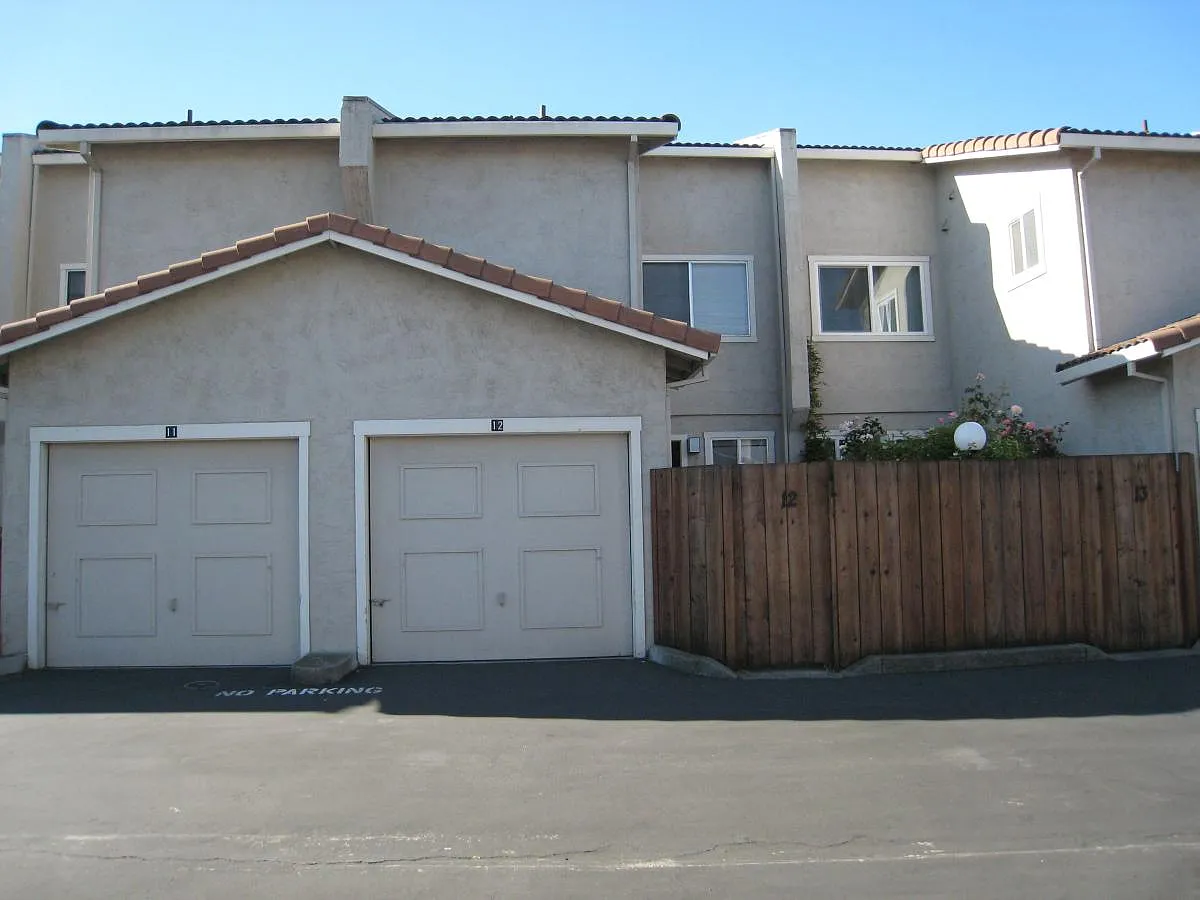 2 bed, 2.5 bath, 1200 sqft, $3,950 — Photo 1