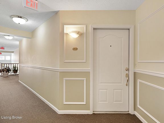 4th image of 9206 Hawthorne Pointe Dr Unit 202