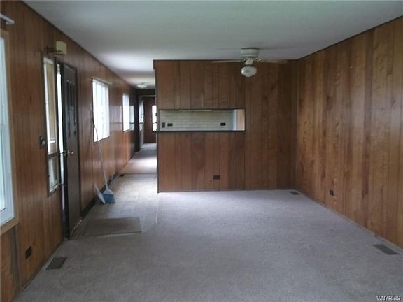 3rd image of 1077 Brookwood Dr