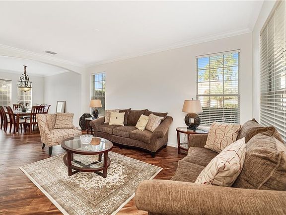 4th image of 143 Drayton Ave