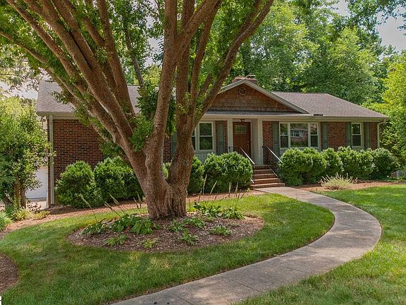 3rd image of 20 Rosemary Ln