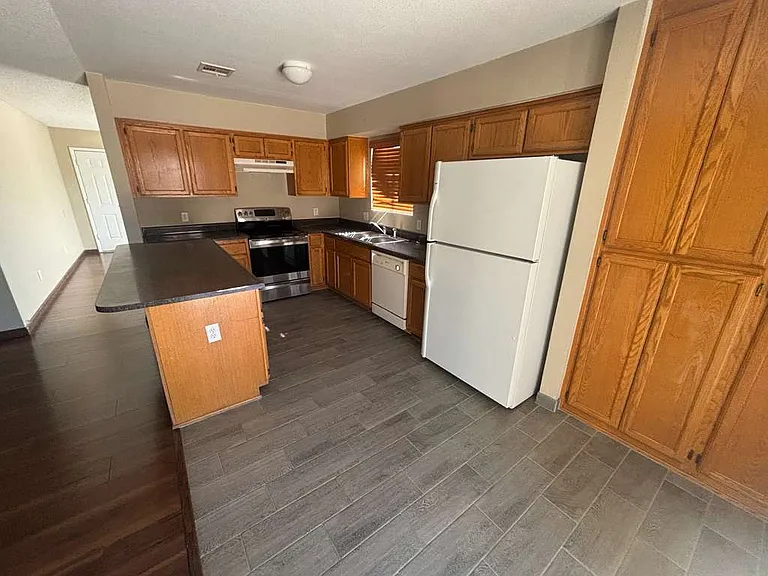 730 W Patricia St — Photo 6