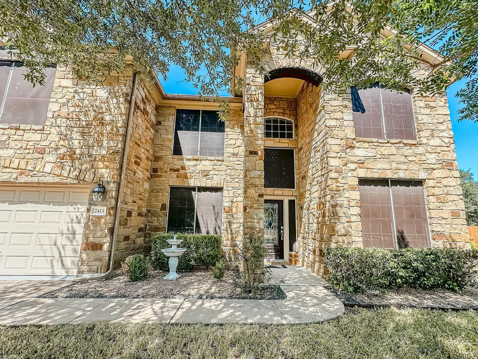 4 bed, 2.5 bath, 2866 sqft, $3,150 — Photo 1