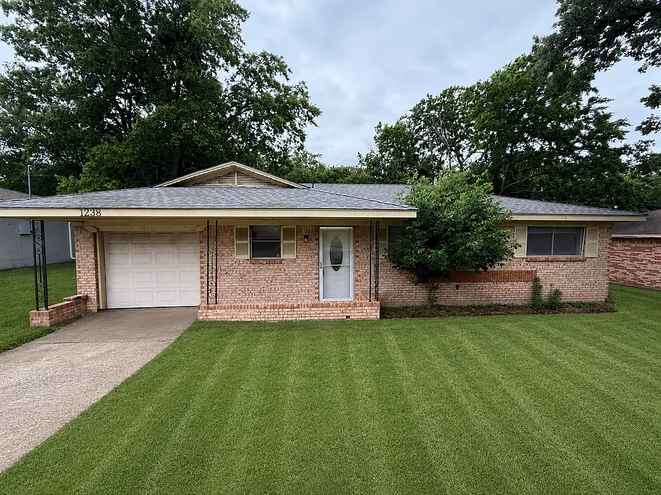 1238 Carla St