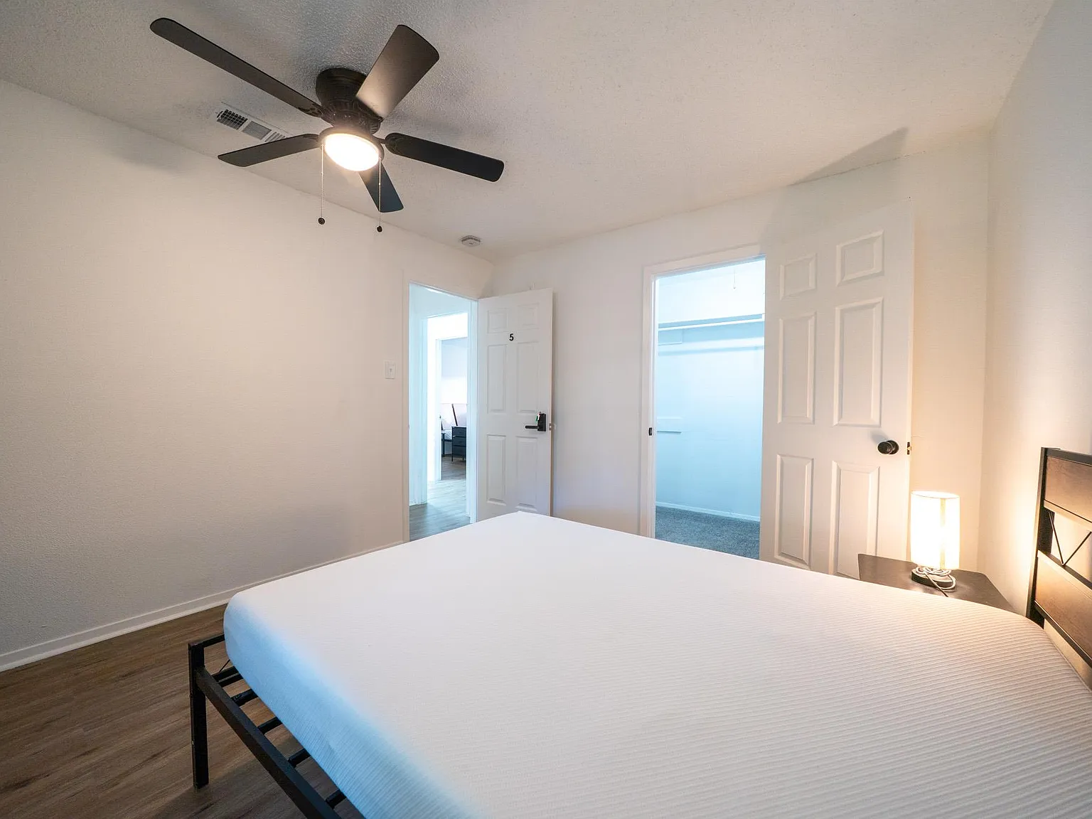 4 bed, 2.0 bath, 1800 sqft, $819 — Photo 4