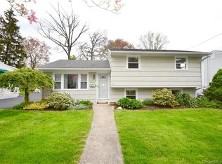 193 Oakwood Dr, Fairfield, CT 06824