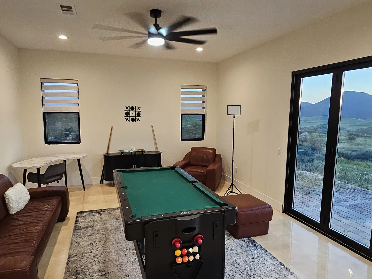 5 bed, 3.5 bath, 4600 sqft, $1,300 — Photo 3