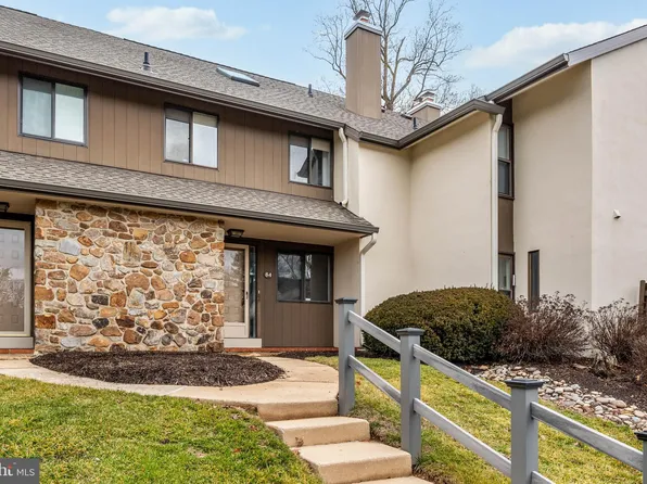 84 Oak Knoll Dr, Berwyn, PA 19312