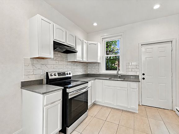 3rd image of 2521 N Douglas St