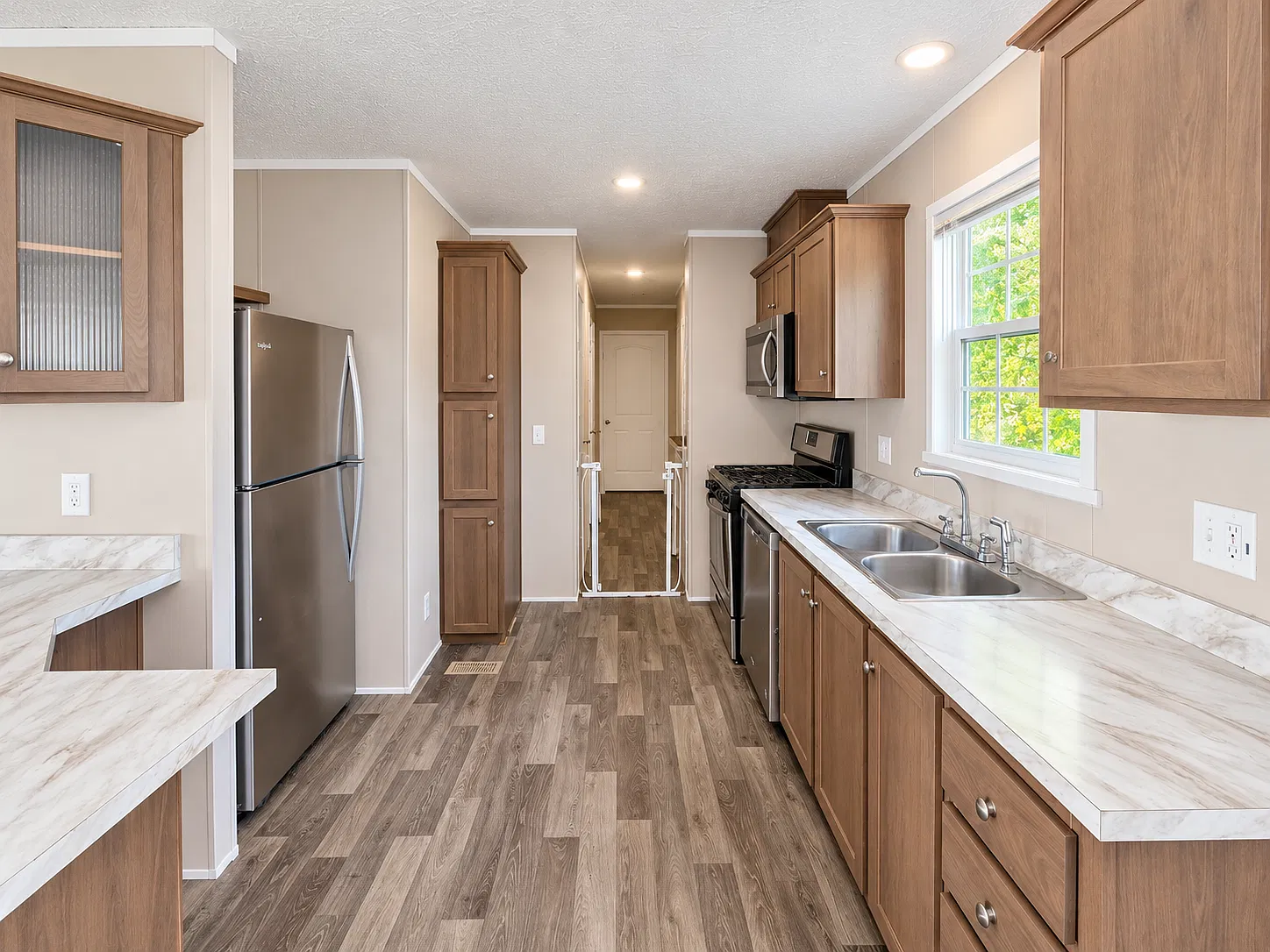 3 bed, 1152 sqft, $1,299 — Photo 4