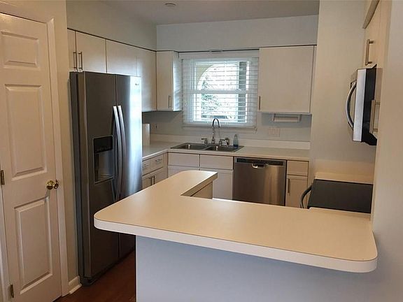 4th image of 9816 Emerald Point Dr Unit 11