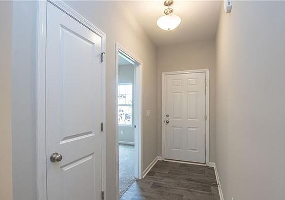 3rd image of 127 Clove Hitch Dr