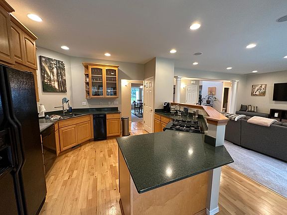 5th image of 8235 Evergreen Dr NE