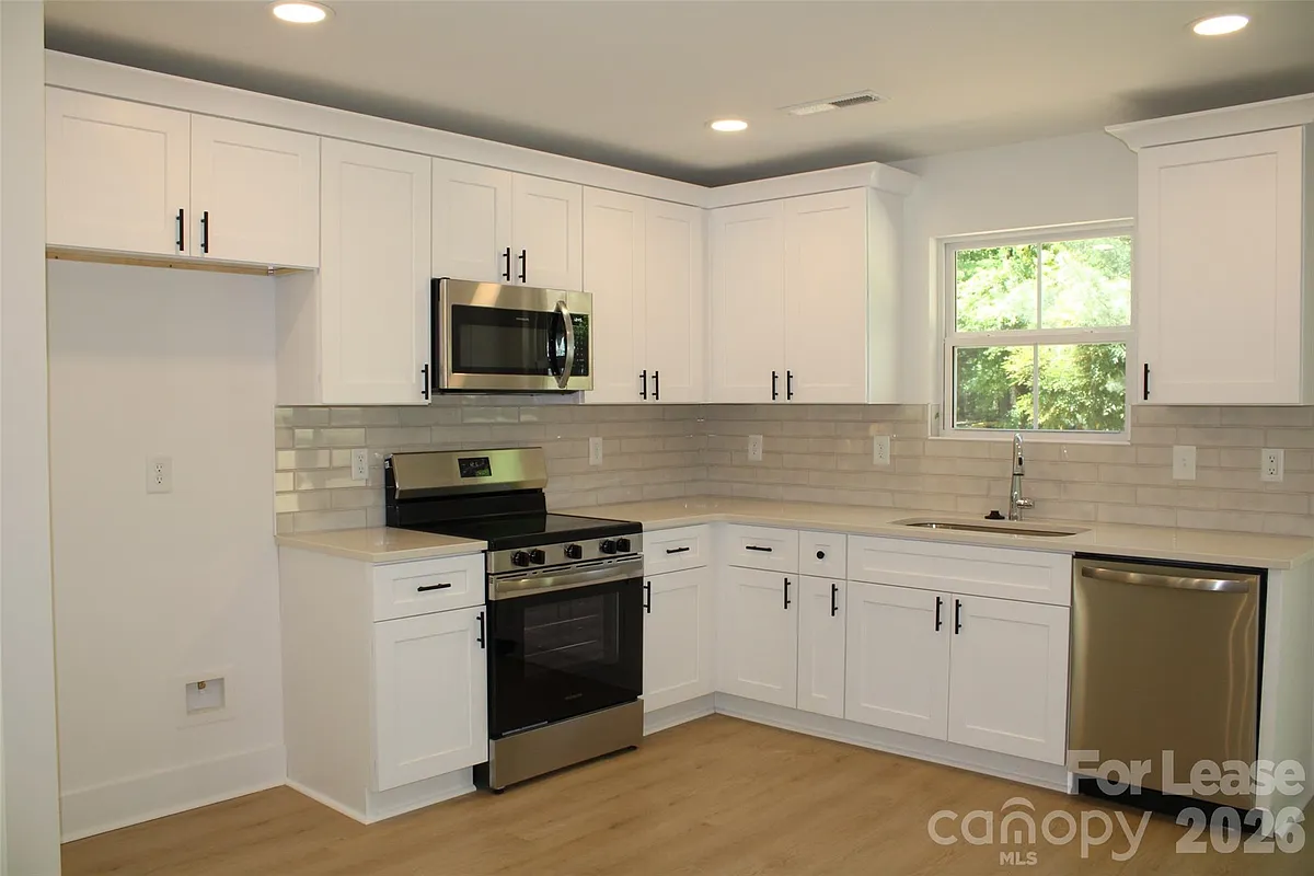 Photo 2 of 25 - 562 W Park Ave #A - Mooresville, NC Building Photo - 562 W Park Ave #A