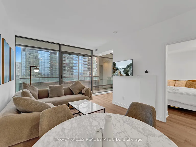 18 Yorkville Ave #1606 — Photo 9
