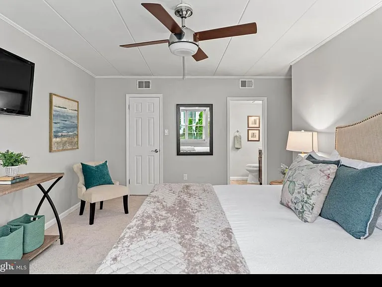 312 Windsor Ave #B — Photo 10