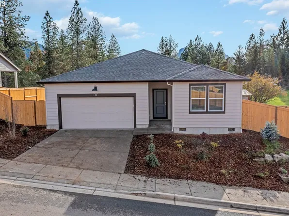 462 E 4th St, Lowell, OR 97452