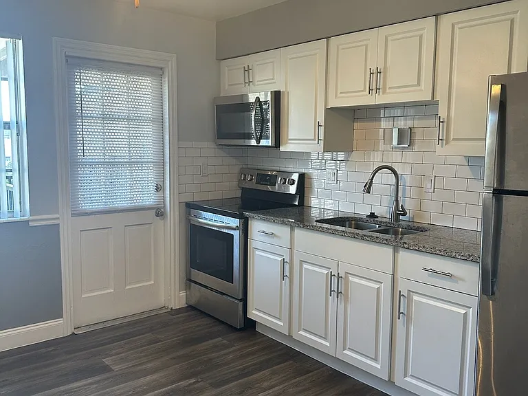 La Aloma Apartments — Photo 17