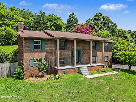 2nd image of 1421 Mount Vista Dr