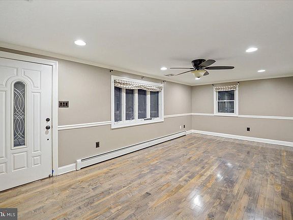 5th image of 957 Mary Ellen Ln
