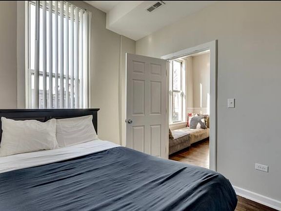 4th image of 3307 W Le Moyne St #2