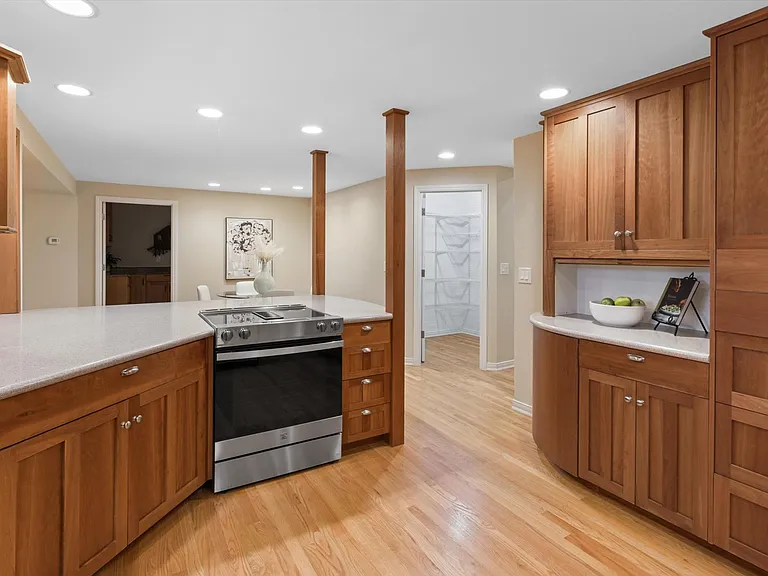 22215 SE 32nd St — Photo 12