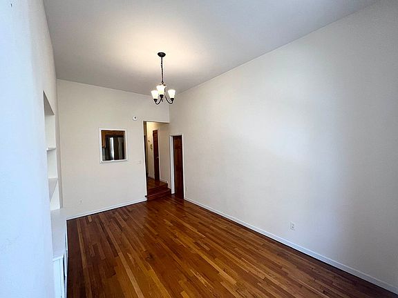 5th image of 222 W 72nd St APT 2