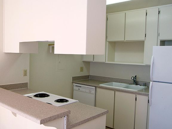 5th image of 3008 D St #14