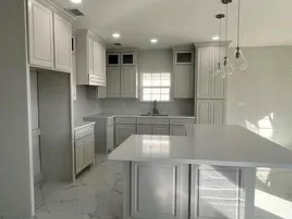 5th image of 209 Janet Cir