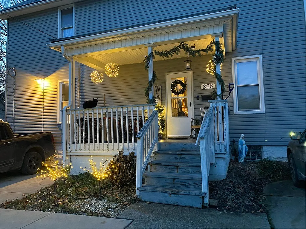 326 Reo St photo 1